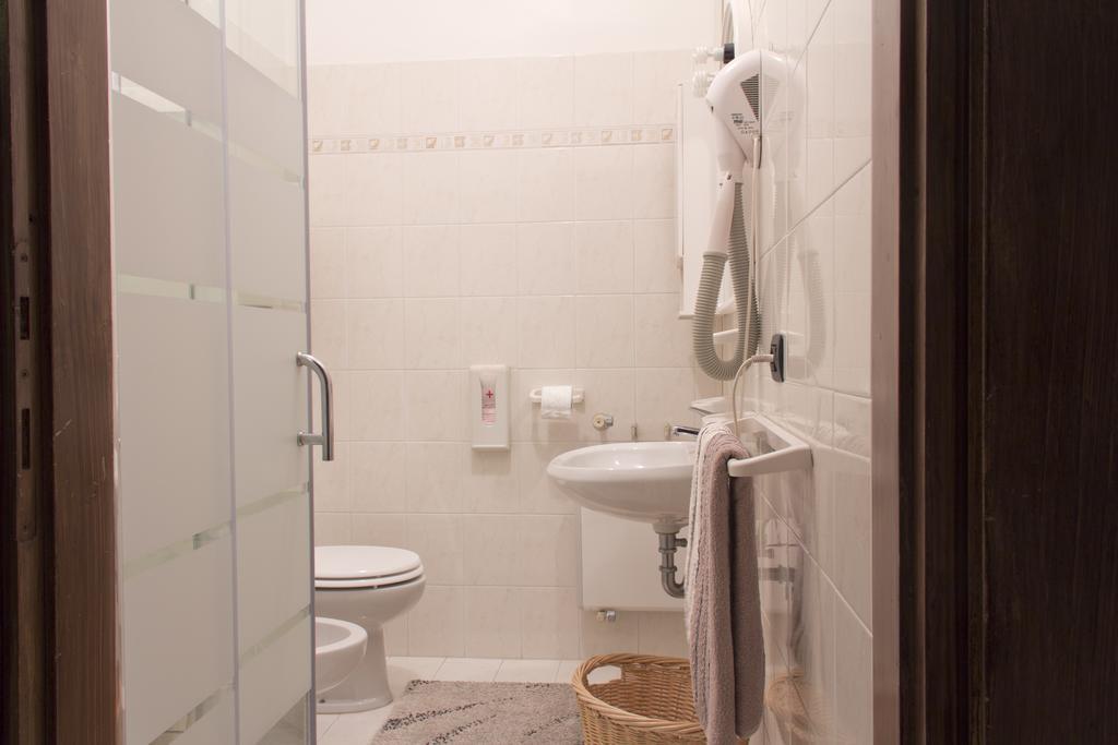 סאלו Guest House Villa De Ros חדר תמונה