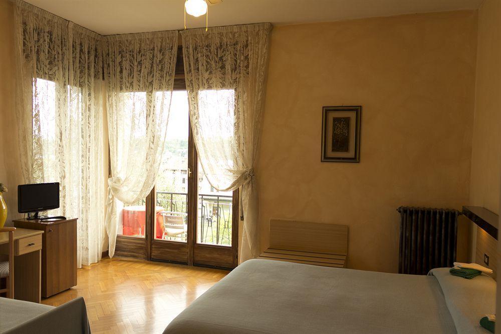 סאלו Guest House Villa De Ros מראה חיצוני תמונה