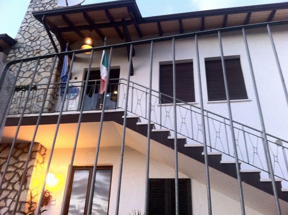 סאלו Guest House Villa De Ros מראה חיצוני תמונה